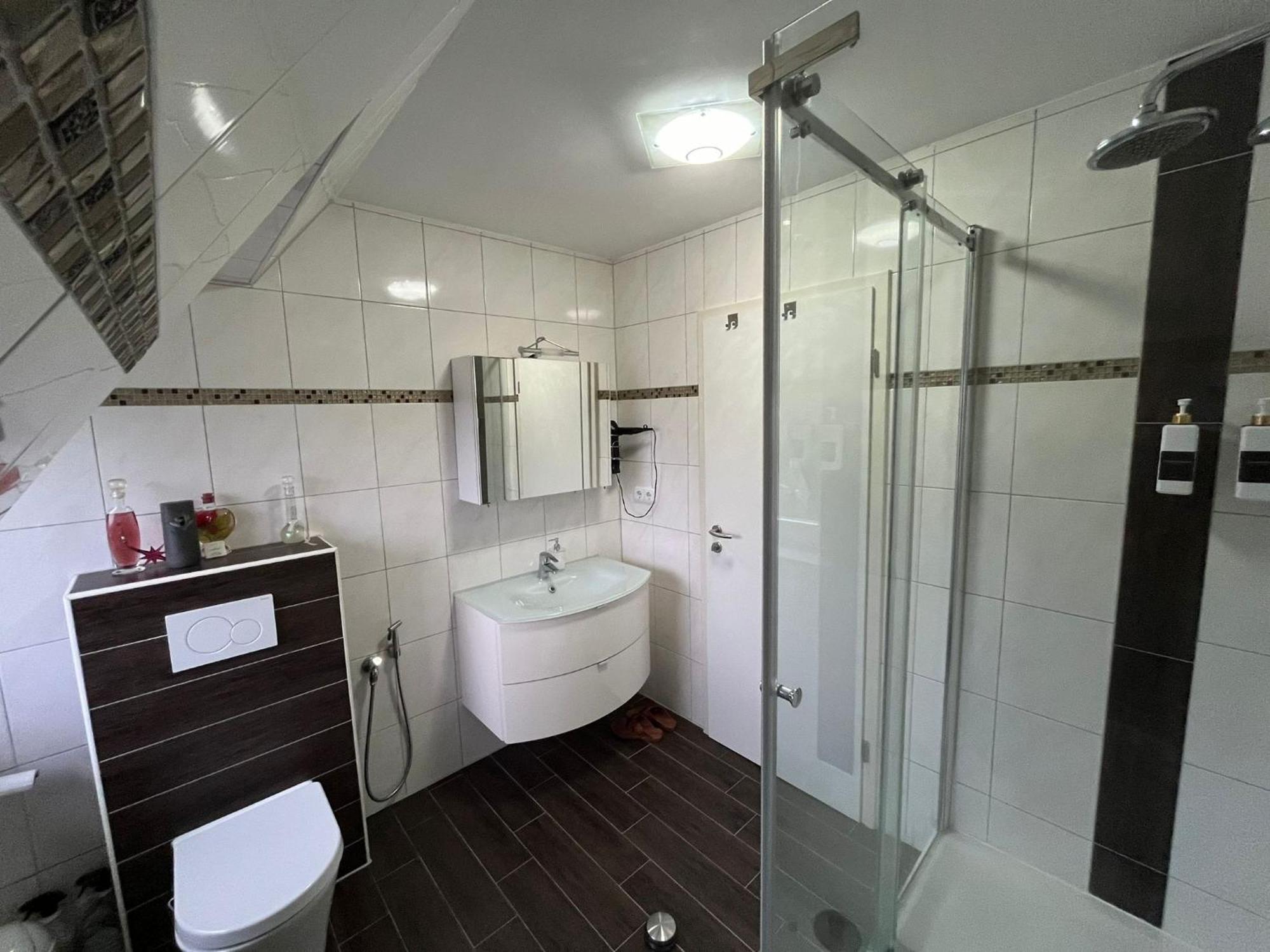 Schickes 110Qm Ferienhaus In Naehe Vw, Messe,Dez Und Orangerie Kassel Buitenkant foto